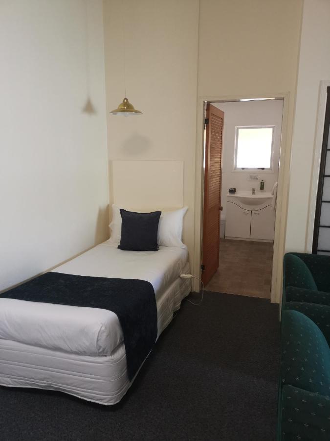 Captains Quarters Motor Inn Cambridge Buitenkant foto
